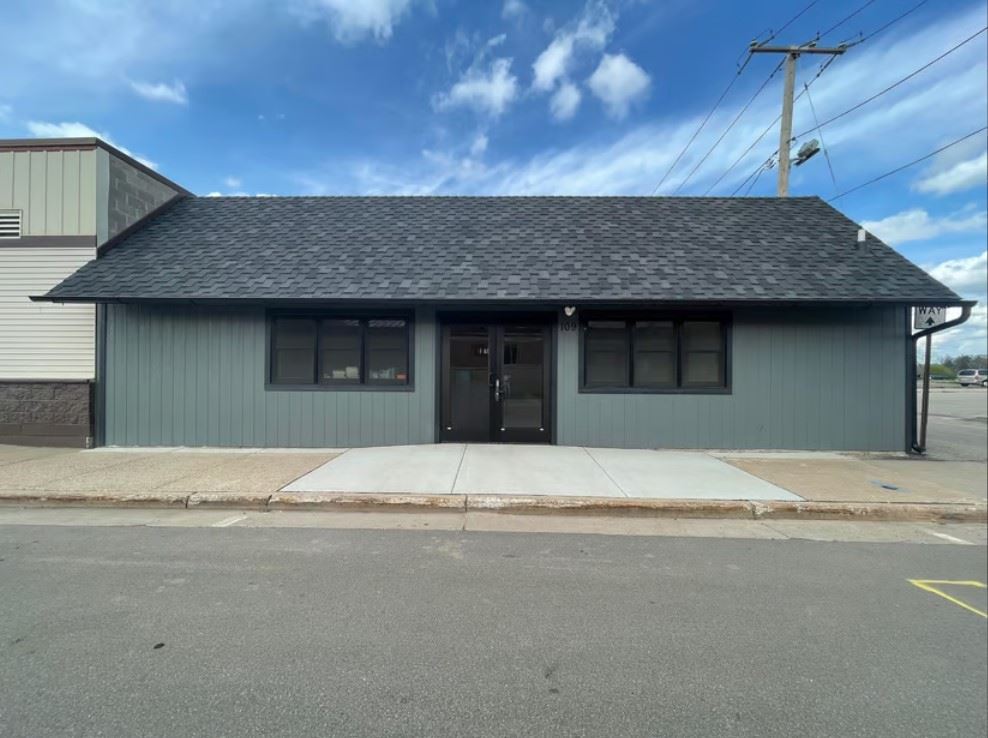 109 Center Street E - 1